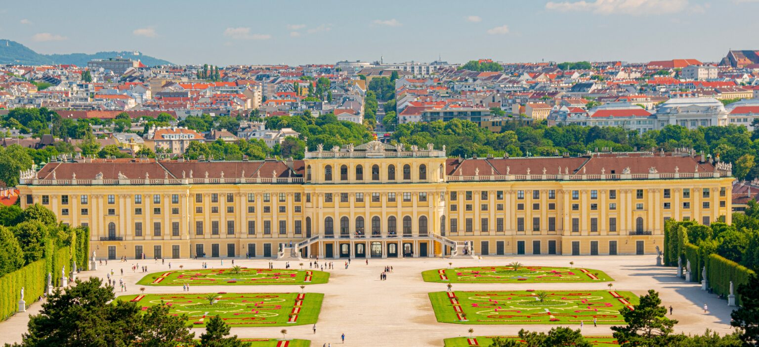 PRAGUE - VIENNA (4½ HRS) 
