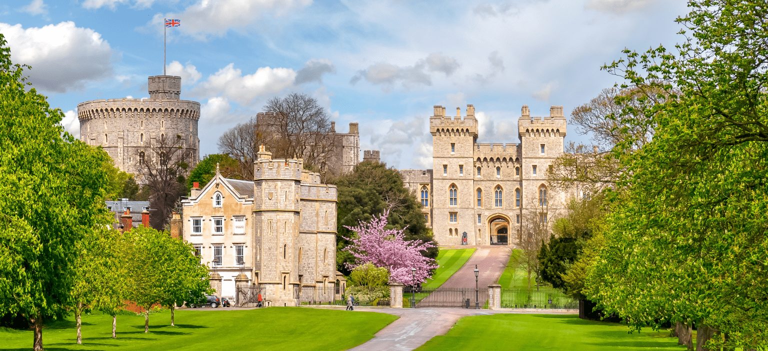 LONDON - WINDSOR CASTLE, BATH AND STONEHENGE TOUR - LONDON (11 HRS)