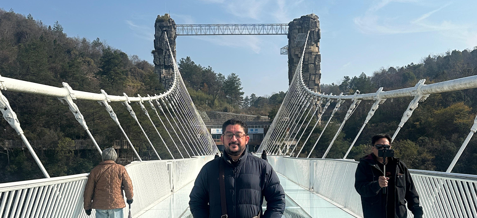 ZHANGJIAJIE NATIONAL FOREST PARK & GLASS BRIDGE