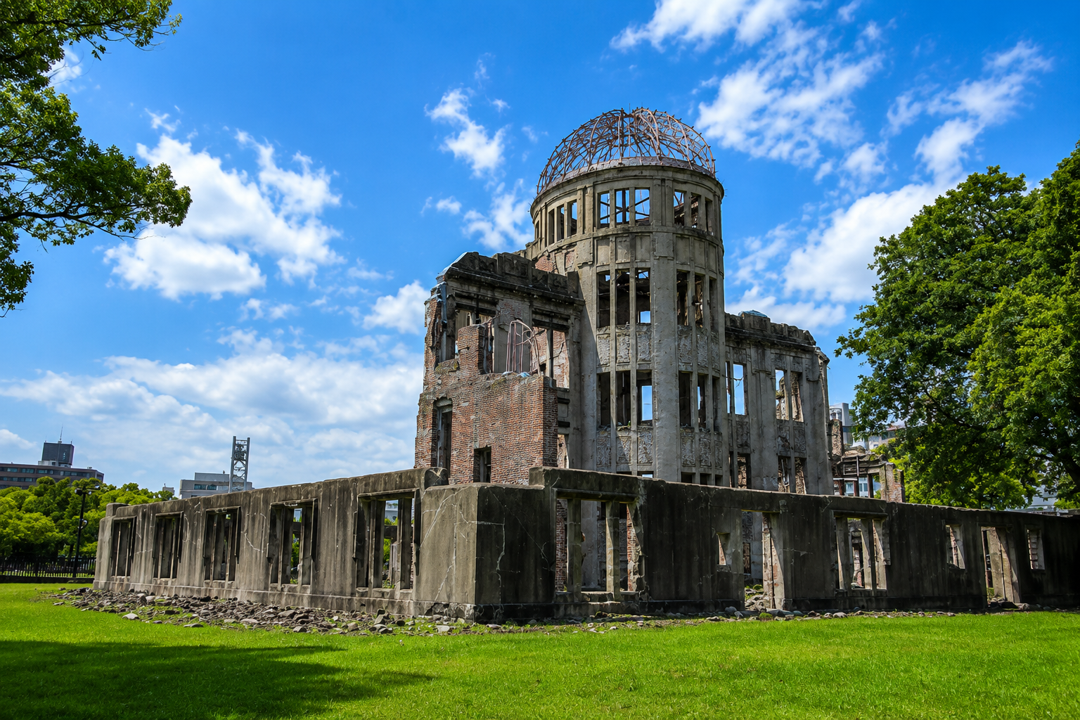 MIYAJIMA ISLAND →<br />HIROSHIMA SIGHTSEEING</p>


<p class=