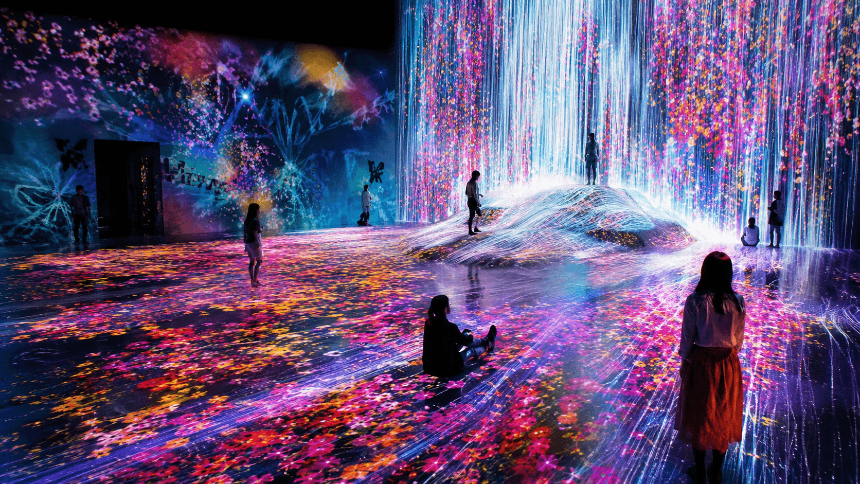 TRADITION MEETS FUTURISM IN TOKYO