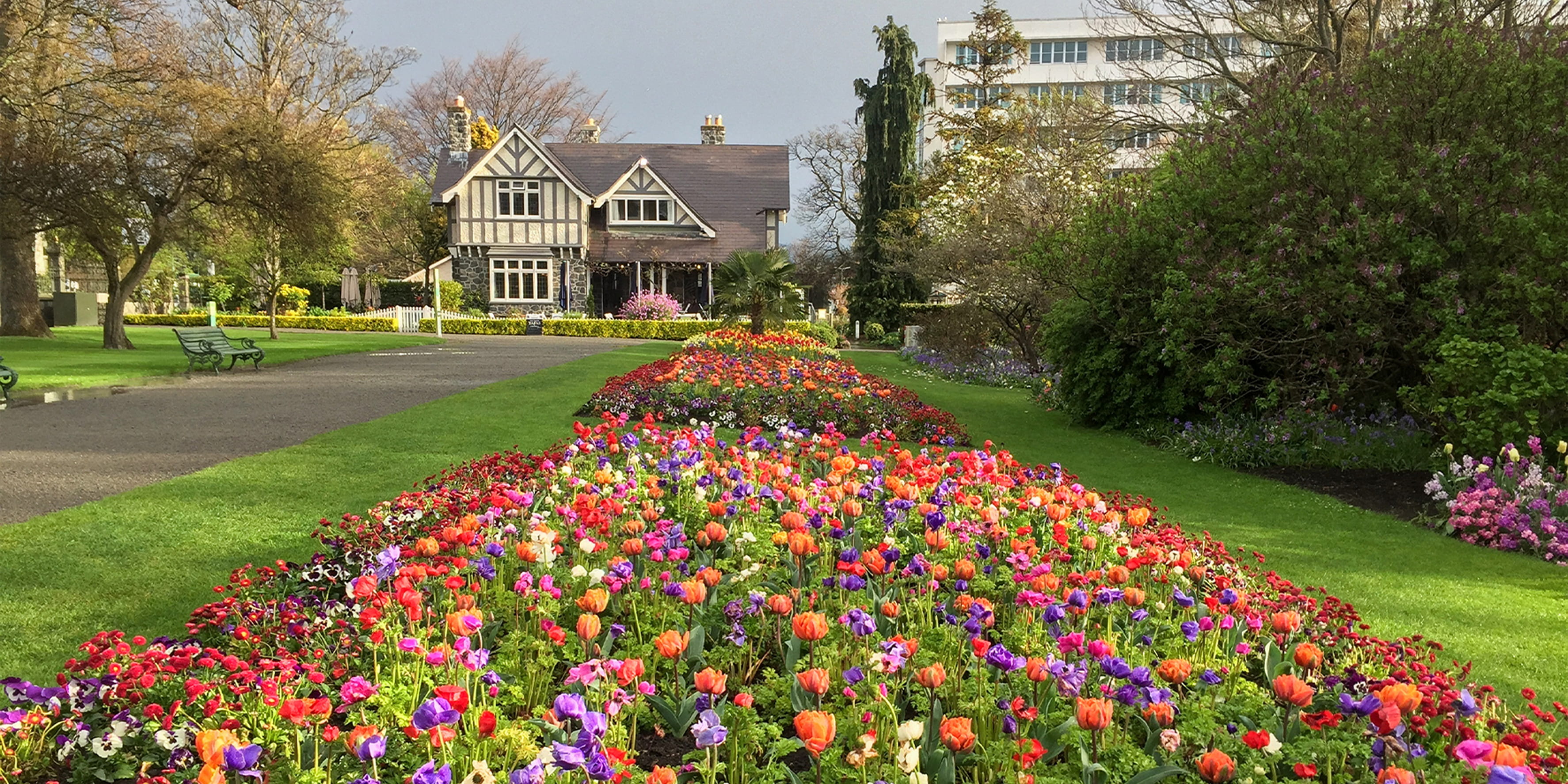 CHRISTCHURCH CITY TOUR ANTARCTIC CENTRE & BOTANICAL GARDENS WITH BOAT RIDE