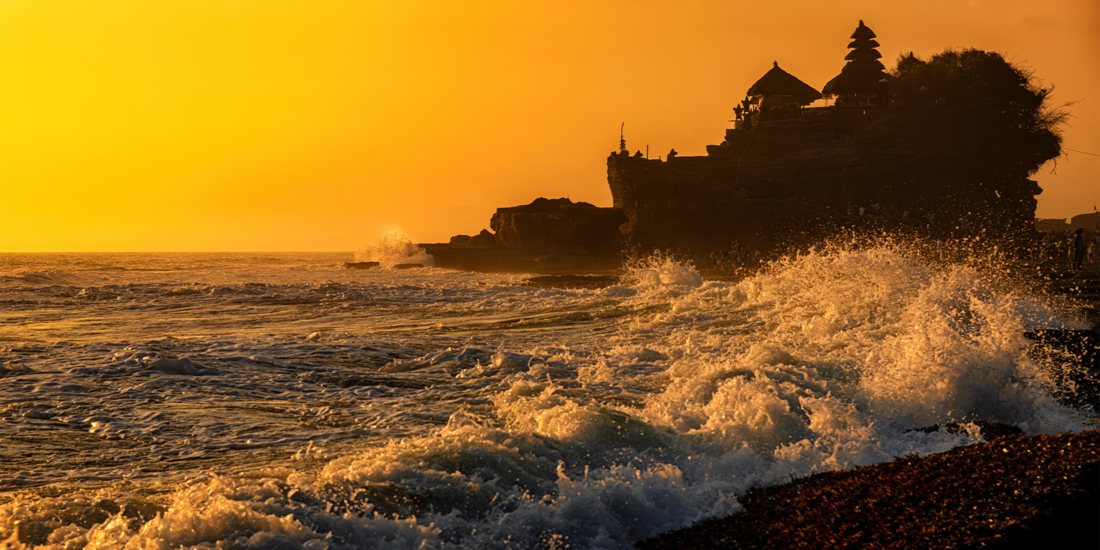 FULL DAY TANAH LOT TOUR FOLLOWED BY ULUWATU SUNSET TOUR ON PRIVATE BASIS